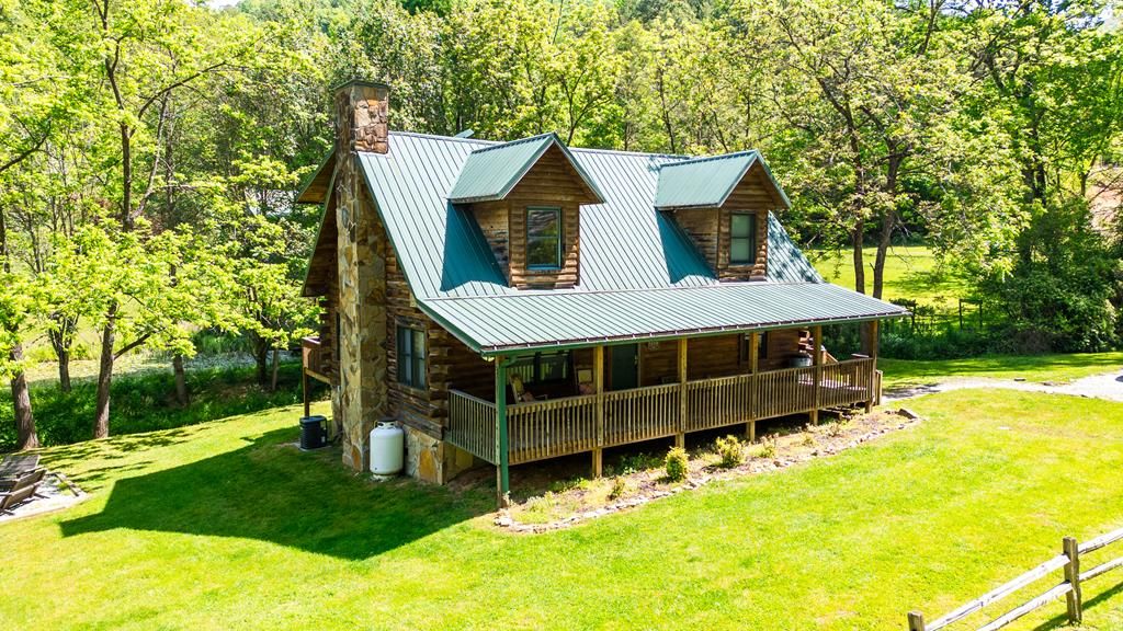 Photo of 239 Deer Ridge Rd, Bryson City, NC 28713 (MLS # 26047177)