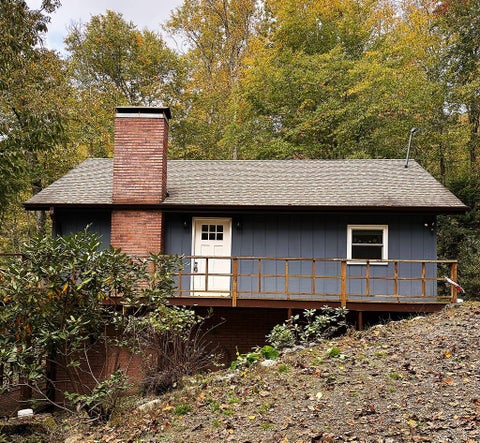 Photo of 724 Deer Run, Franklin, NC 28734 (MLS # 26048788)