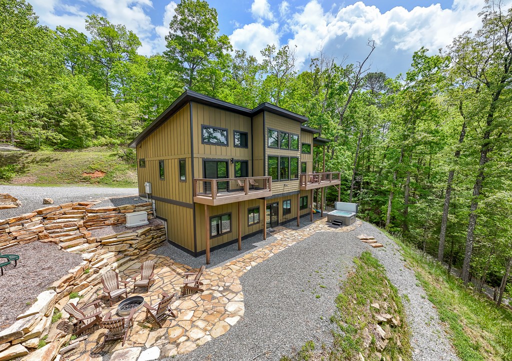 100 Clearwater Cove