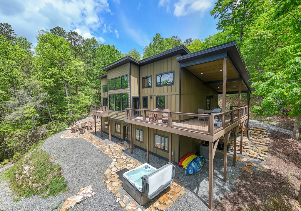 100 Clearwater Cove