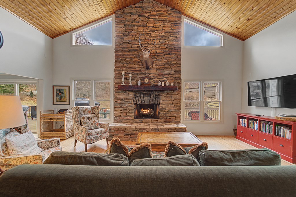 2210 Mountain Grove Rd