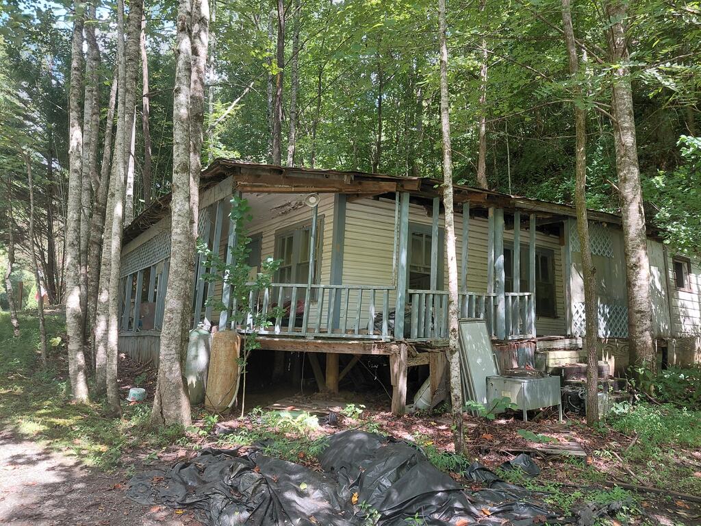 1600 Coopers Creek Rd