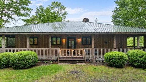 Photo of 860/960 Robbins Rd, Franklin, NC 28734 (MLS # 26040916)