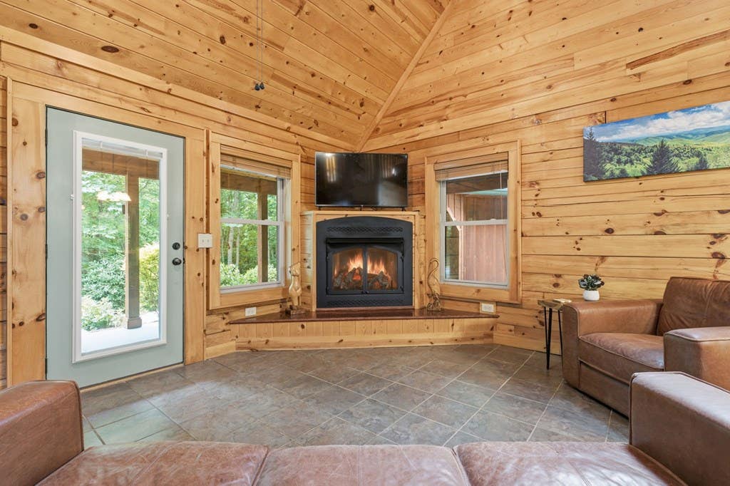 Photo of 1026 High Top Mountain Rd, Whittier, NC 28789 (MLS # 26047685)