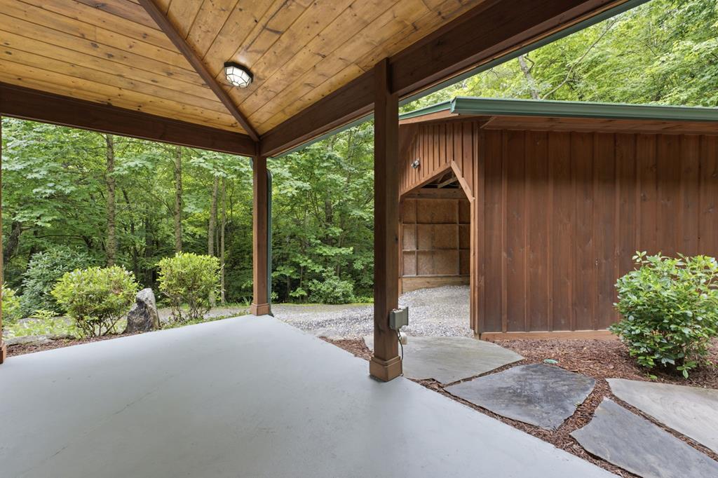 Photo of 1026 High Top Mountain Rd, Whittier, NC 28789 (MLS # 26047685)