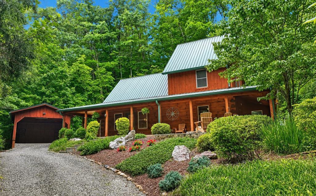 Photo of 1026 High Top Mountain Rd, Whittier, NC 28789 (MLS # 26047685)