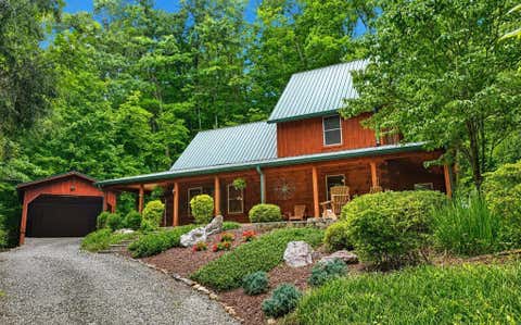 Photo of 1026 High Top Mountain Rd, Whittier, NC 28789 (MLS # 26047685)