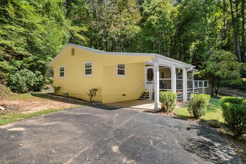 Photo of 71 Watauga Heights Rd, Franklin, NC 28734 (MLS # 26048424)