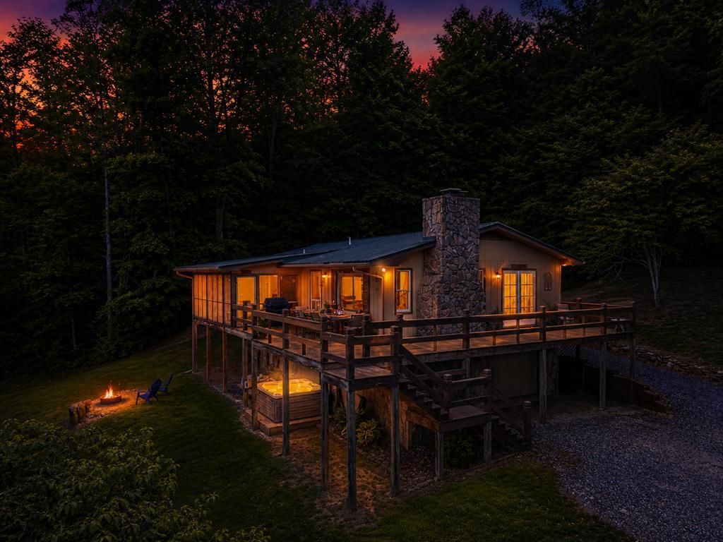 Photo of 1413 Kitchens Branch Rd, Sylva, NC 28779 (MLS # 26047100)