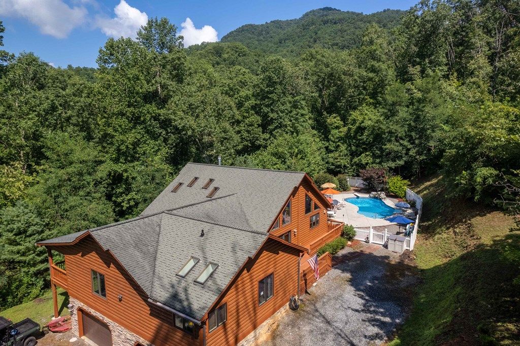 Photo of 112 Hawks Nest Ridge, Cullowhee, NC 28723 (MLS # 26041779)