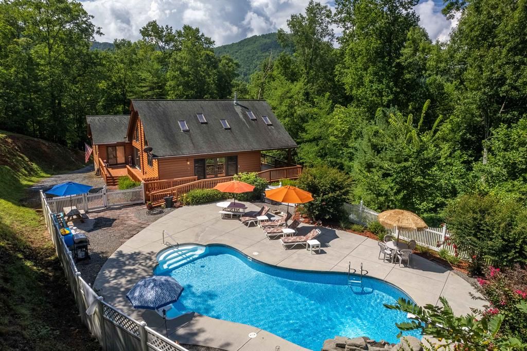 Photo of 112 Hawks Nest Ridge, Cullowhee, NC 28723 (MLS # 26041779)