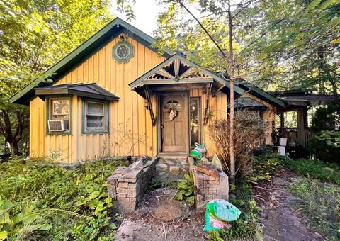 Photo of 577 Paul Mccoy Rd, Other, NC 28747 (MLS # 26042322)