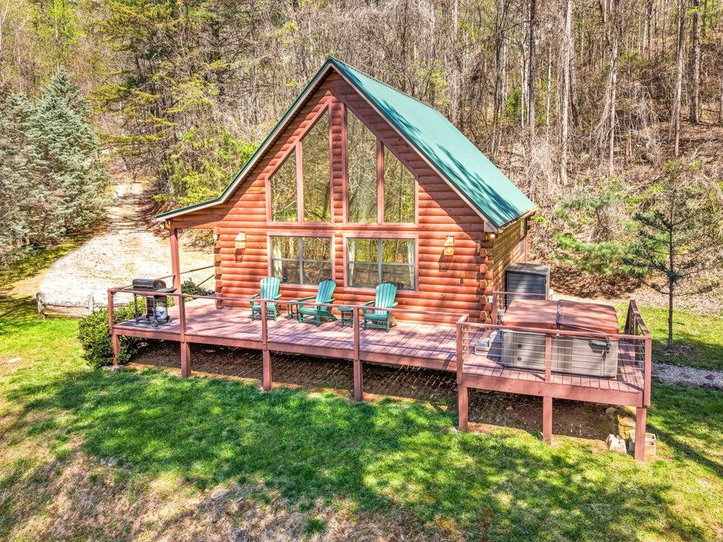 Photo of 210 Chickadee Drive, Bryson City, NC 28713 (MLS # 26046989)