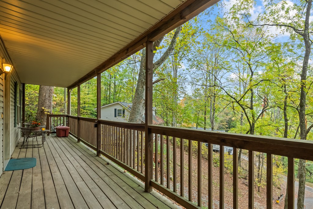 42 Greenview Dr