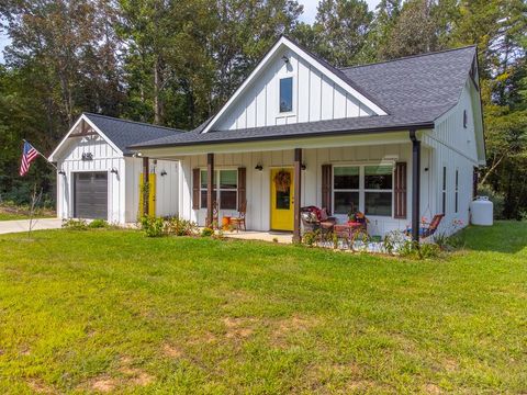 Photo of 190 Fort Hembree Rd, Hayesville, NC 28904 (MLS # 26042176)