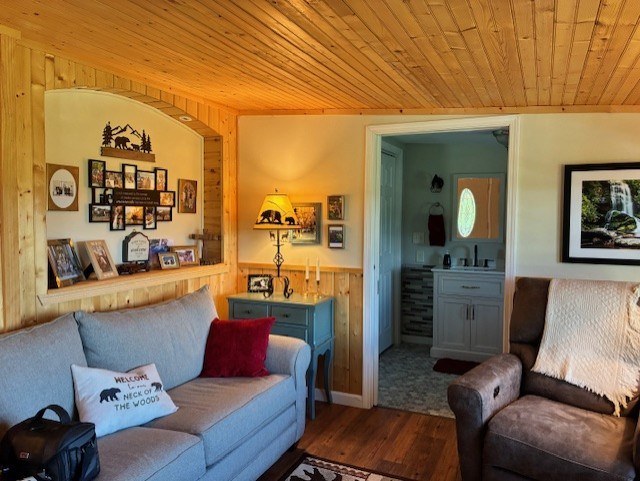 Franklin, North Carolina 28734, United States, 1 Bedroom Bedrooms, ,2 BathroomsBathrooms,Residential,Active,180573