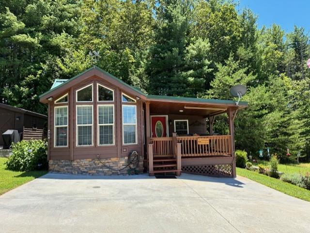 Franklin, North Carolina 28734, United States, 1 Bedroom Bedrooms, ,2 BathroomsBathrooms,Residential,Active,180573