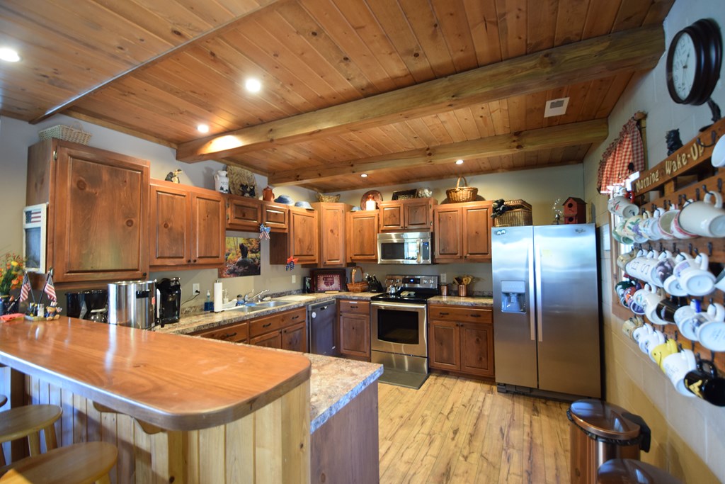 Franklin, North Carolina 28734, United States, 1 Bedroom Bedrooms, ,2 BathroomsBathrooms,Residential,Active,180573