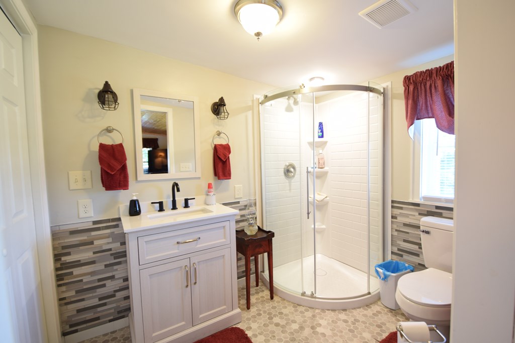 Franklin, North Carolina 28734, United States, 1 Bedroom Bedrooms, ,2 BathroomsBathrooms,Residential,Active,180573