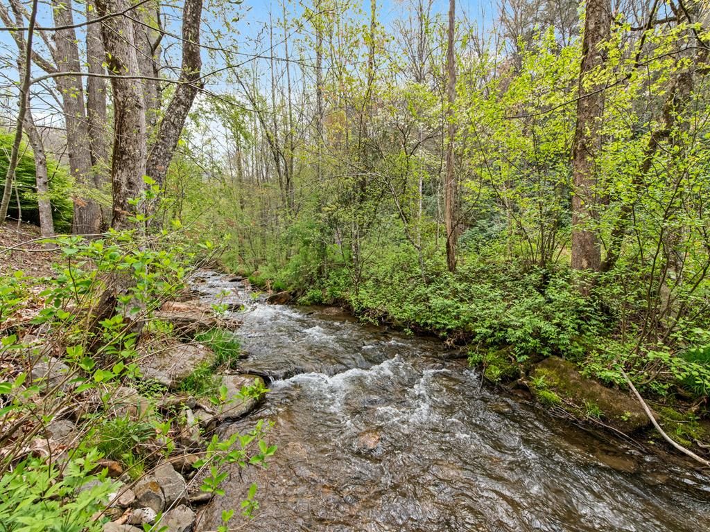 Photo of 84 Ahoya Trail, Whittier, NC 28789 (MLS # 26040774)