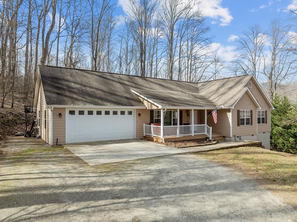 Photo of 400 Honey Locust Trail, Whittier, NC 28789 (MLS # 26046767)