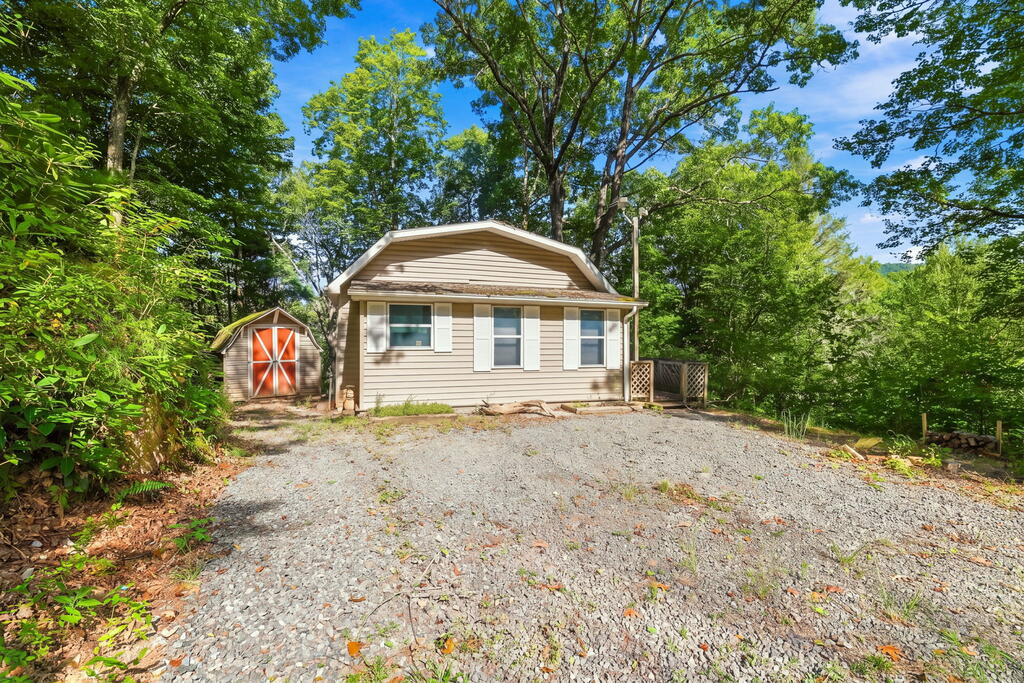 Photo of 157 Sycamore Drive, Whittier, NC 28789 (MLS # 26048344)