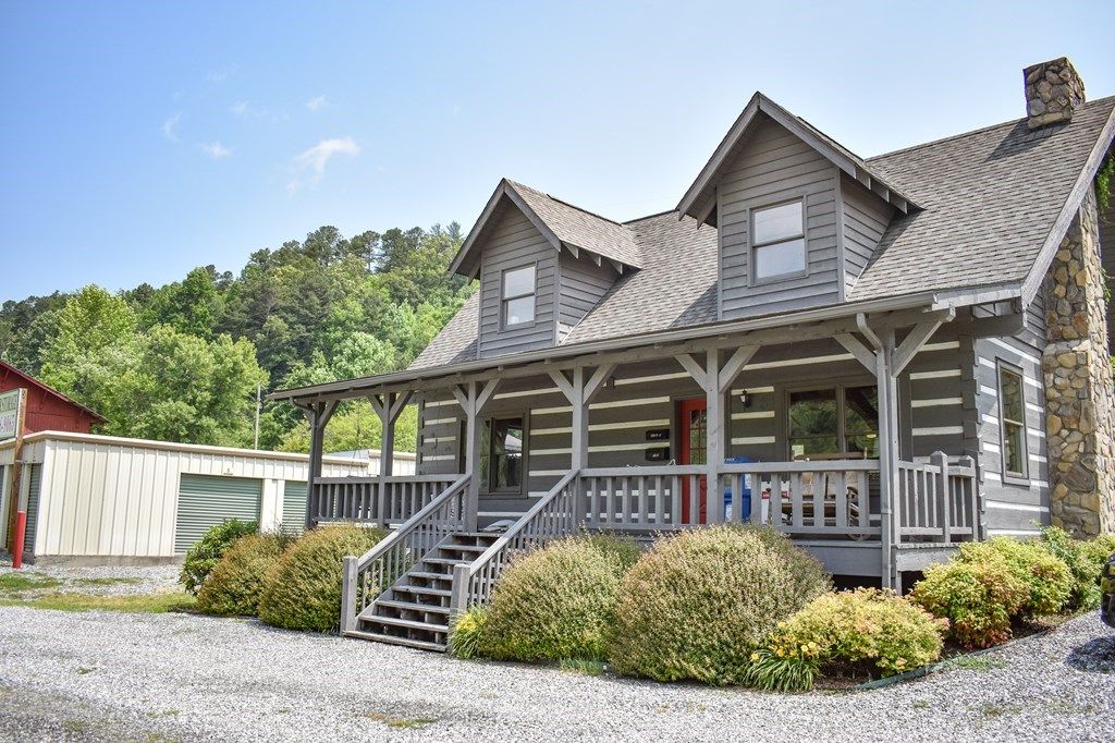 Photo of 15 Blackwolf Ridge Rd, Whittier, NC 28789 (MLS # 26046699)