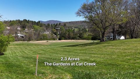 Photo of 201 Jackson Heights Dr, Franklin, NC 28734 (MLS # 26046859)