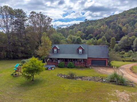 Photo of 36 Halfway Back Lane, Franklin, NC 28734 (MLS # 26042347)