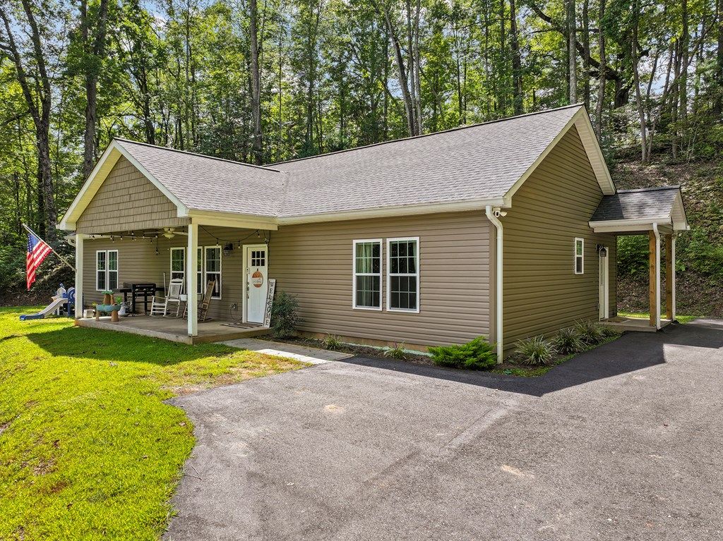 Photo of 201 Woodhaven Est, Sylva, NC 28779 (MLS # 26042074)