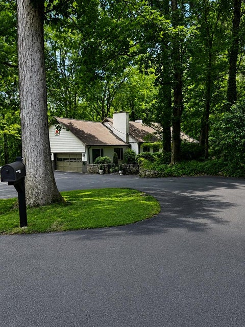 Photo of 77 Oakwood Ln, Sylva, NC 28779 (MLS # 26047556)