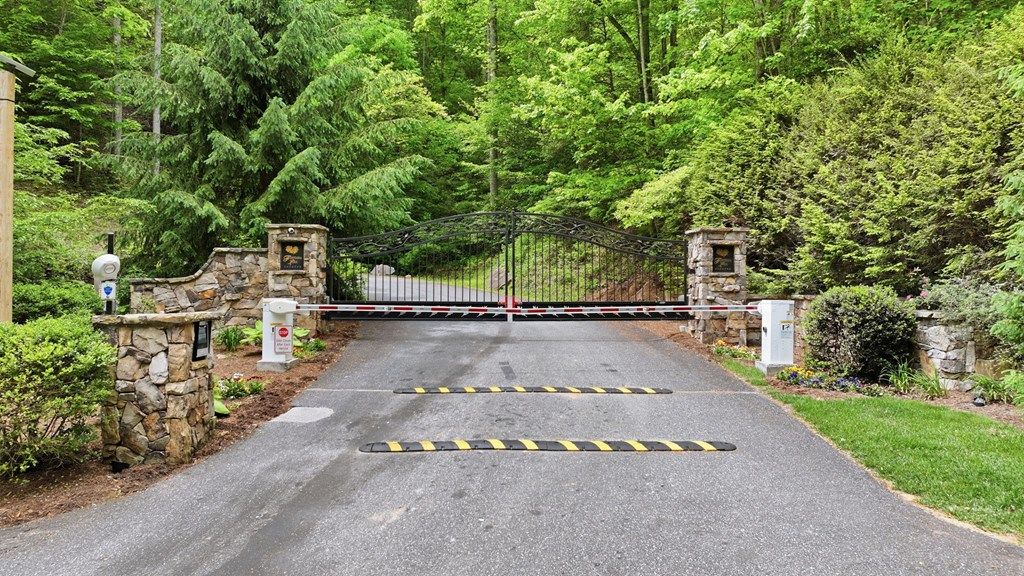Photo of 55-3 Fontana Loop South, Bryson City, NC 28713 (MLS # 26047202)