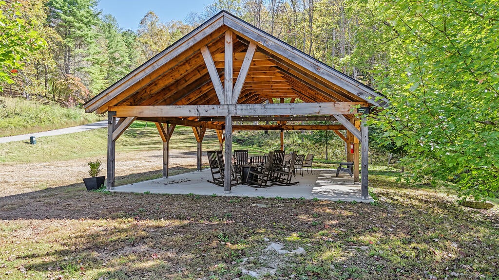 62 Blaine Fork Dr