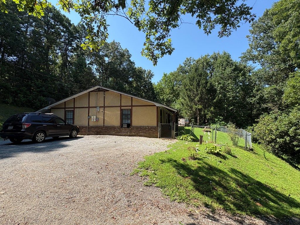 Photo of 231 Luftee Hills Rd, Whittier, NC 28789 (MLS # 26041976)