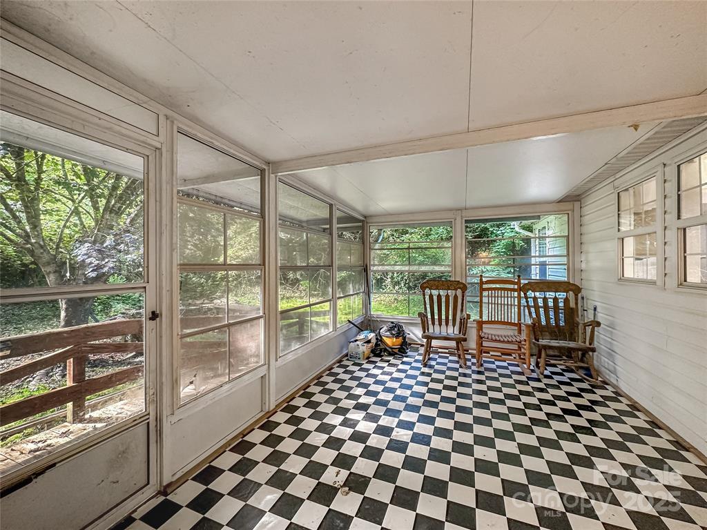 Whittier, North Carolina 28789, United States, 2 Bedrooms Bedrooms, ,2 BathroomsBathrooms,Residential,Active,197842