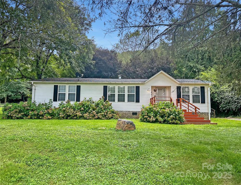 Whittier, North Carolina 28789, United States, 2 Bedrooms Bedrooms, ,2 BathroomsBathrooms,Residential,Active,197842