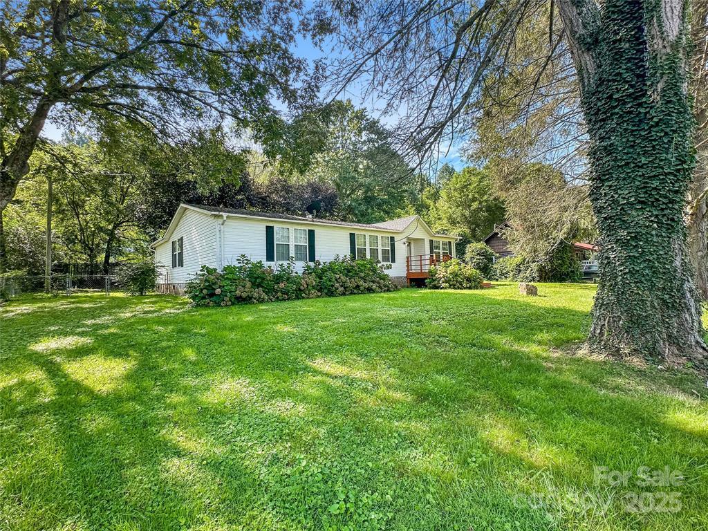 Whittier, North Carolina 28789, United States, 2 Bedrooms Bedrooms, ,2 BathroomsBathrooms,Residential,Active,197842