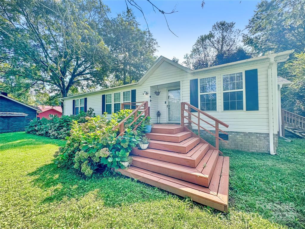 Whittier, North Carolina 28789, United States, 2 Bedrooms Bedrooms, ,2 BathroomsBathrooms,Residential,Active,197842