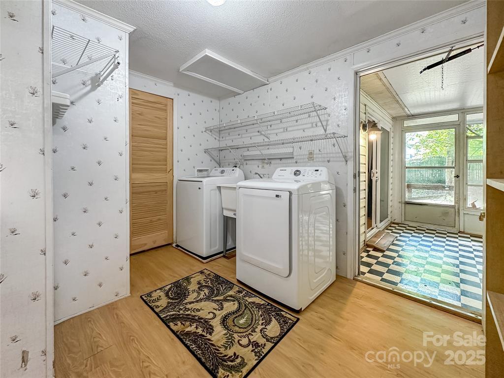 Whittier, North Carolina 28789, United States, 2 Bedrooms Bedrooms, ,2 BathroomsBathrooms,Residential,Active,197842