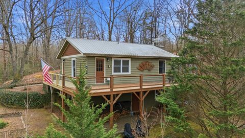 Photo of 381 Parsons Way, Franklin, NC 28734 (MLS # 26043161)