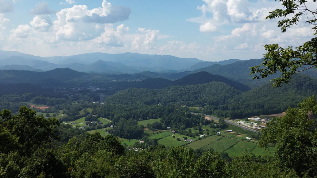 Photo of 1334 High Splendor RD, Robbinsville, NC 28771 (MLS # 26048655)