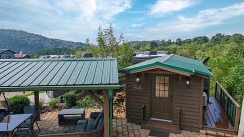 Photo of 158 Sunset View Trail, Franklin, NC 28734 (MLS # 26042297)