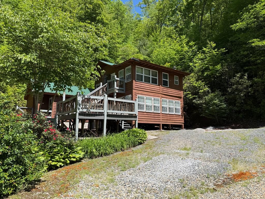 Photo of 340 Locust Cove Rd, Robbinsville, NC 28713 (MLS # 26047407)