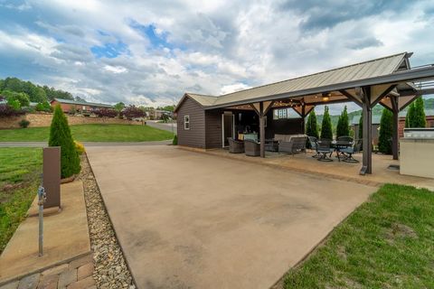 Photo of 134 Sunset View Trail, Franklin, NC 28734 (MLS # 26040803)