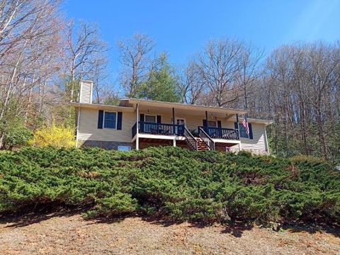 Photo of 103 Pleasant Hill Dr, Franklin, NC 28734 (MLS # 26041043)