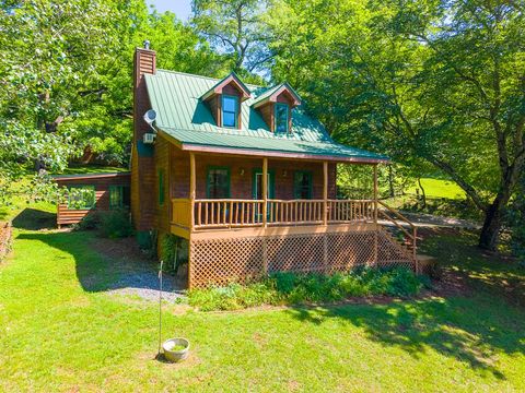 Photo of 108 Grannys Knob Rd, Franklin, NC 28734 (MLS # 26047635)