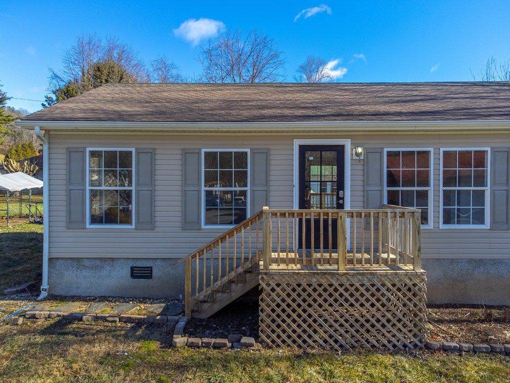 Photo of 28 Smith Street, Sylva, NC 28779 (MLS # 26043113)