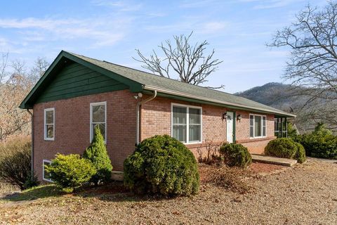 Photo of 155 Claude Arnold Road, Franklin, NC 28734 (MLS # 26042765)