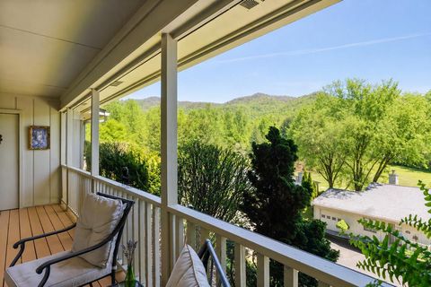Photo of 514C Oak Creek Rd, Franklin, NC 28734 (MLS # 26046999)