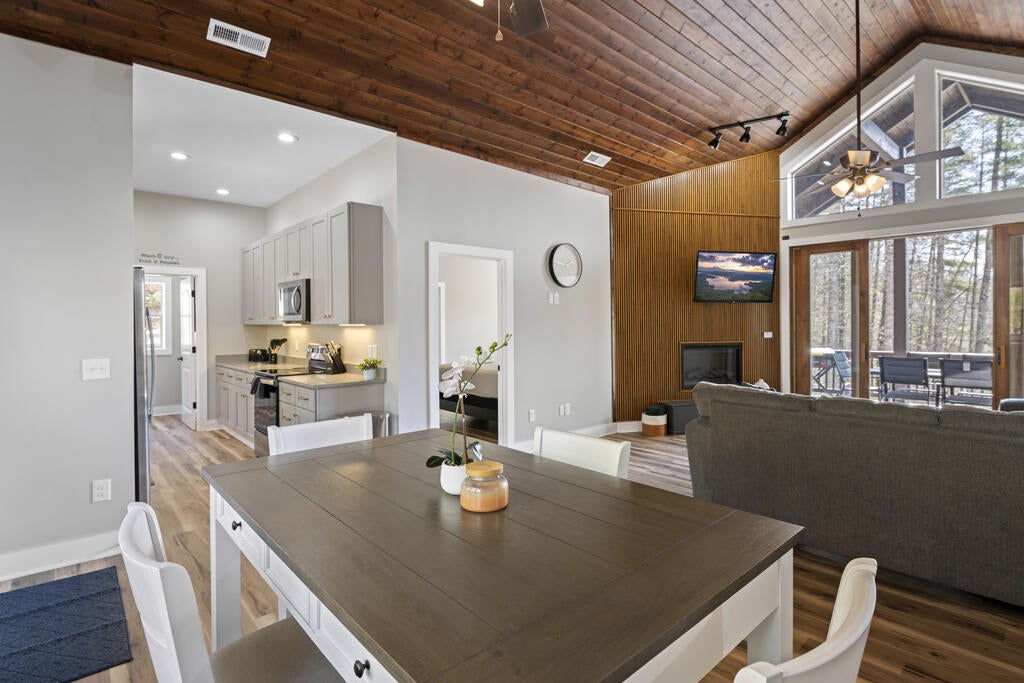376 Preservation Trail